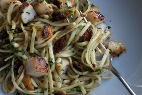 Linguine with Scallops, Sun-Dried Tomatoes, and Pine Nuts