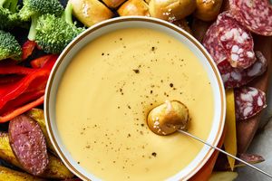 Honey Mustard Beer Cheese Fondue