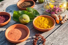 Natural vegetal essence (walnut husk,turmeric,broom).