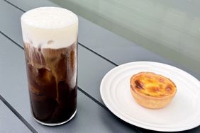 The Iced Vietnamese Coffee Latte and an egg tart from Papa d'Amour.